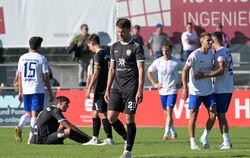Frust bei den SSV-Spielern (vorne Philipp Majewski), Freude bei den Akteuren des FV Ravensburg. 