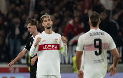 Das darf nicht wahr sein, denkt sich VfB-Kapitän Atakan Karazor nach seinem Fehler vor dem 1:2. 