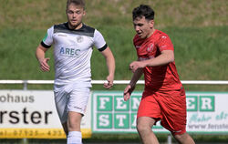  Mika Gloz trifft beim Engstinger 5:1-Sieg zweifach.  FOTO: BAUR